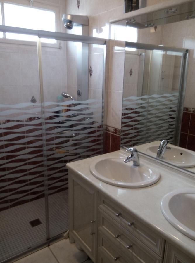 Chez Myla Chambre Avec Tv Ecran Plat Et Salle De Bain Privative Bourges Exterior photo